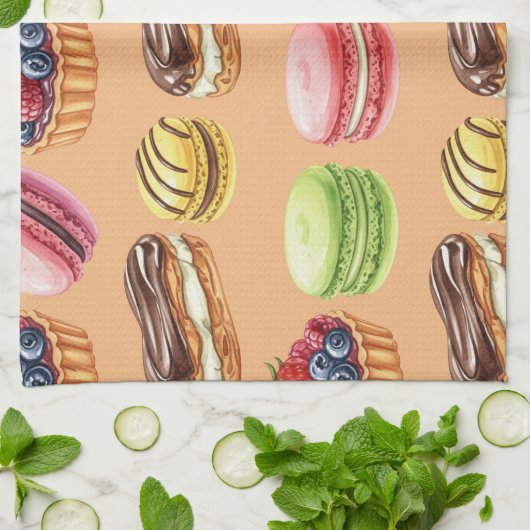 Eclairs and Macarons von Natasha Us Geschirrtuch (Gefaltet)