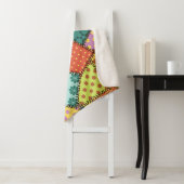 Eclectic Patchwork: Diverse Muster Mix Sherpadecke (Beispiel)