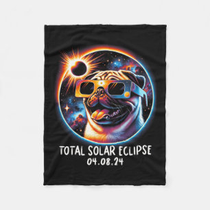Eclipse Mops Wearing Gles Pet 8. April 2024 Fleecedecke