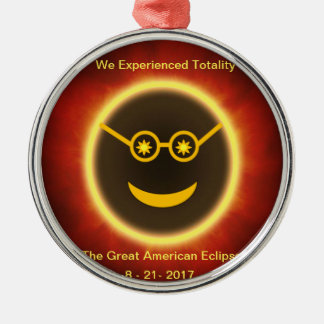 Ecliptomaniac stellen gegenüber ornament aus metall