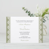 Ecru grüne filigrane Grenzhochzeit Einladung (Stehend Vorderseite)