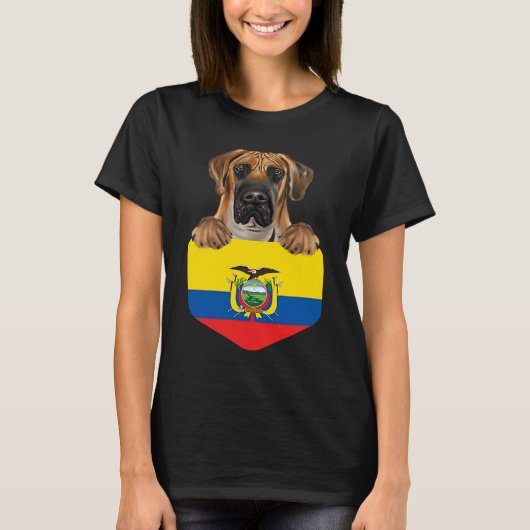 Ecuador Flag Brown Great Dane Dog In Pocket T-Shirt (Vorderseite)