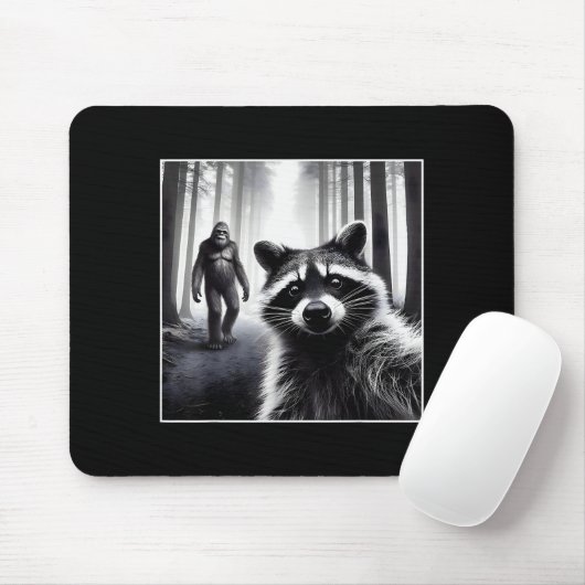 Ed Raccoon Selfie With Sasquatch Bigfoot Funny Rac Mousepad (Mit Mouse)