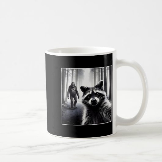 Ed Waschbär Selfie mit Sasquatch Bigfoot Lustiger  Kaffeetasse (Rechts)