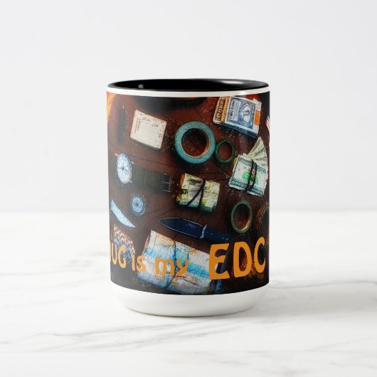 EDC Kit Prepper Survivalist Design Zweifarbige Tasse (Mittel)