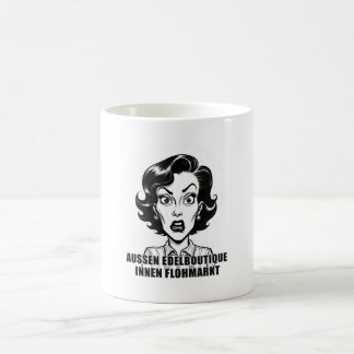 Edelboutique außen, innen Flohmarkt-Charakter Kaffeetasse