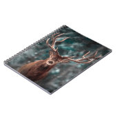 Edelhirsche männlich im Winterschneewald. Künstler Notizblock (Linke Seite)