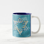 Edelstein verzierte Davidsstern Zweifarbige Tasse<br><div class="desc">Die Kunst,  die gezeichnet werden,  um Edelsteinen zu ähneln und die sparklies füllen in Form des Davidssterns,  um dieses ein ganz spezielles Geschenk für selbst oder Freunde und Familie zu machen dieses Chanukka.</div>