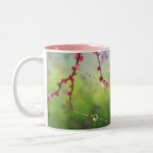 Edelsteine einer Frühlingsmorgendlichen Tasse (Links)