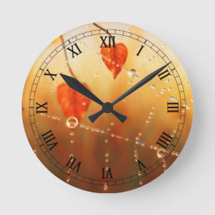 Edelsteine einer Herbstvormittagsuhr Runde Wanduhr