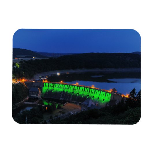 Edersee beleucht ete Staumauer am abend Magnet (Horizontal)