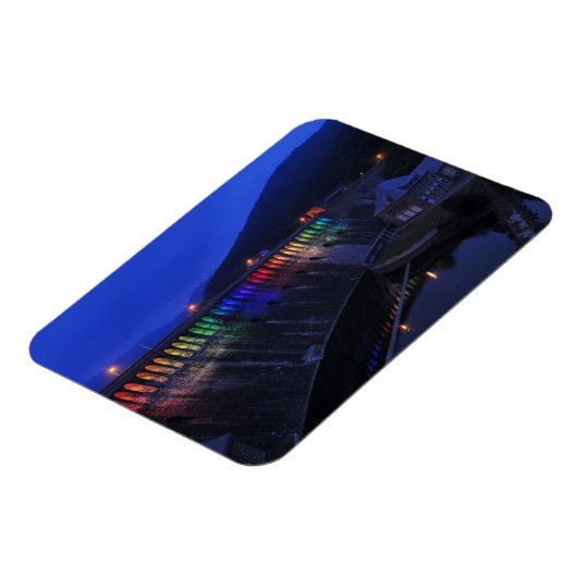 Edersee beleucht ete Staumauer am abend Magnet (Linke Seite)