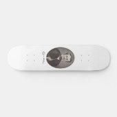 Edgar Allan Poe mit Signature Skateboard (Horizontal)