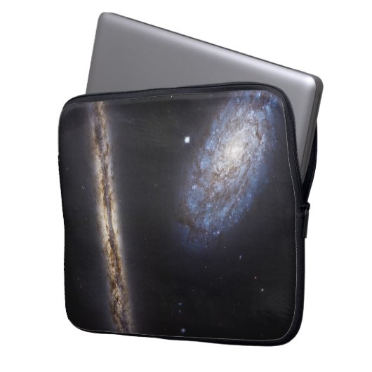 Edge-On Galaxy Ngc 4302 & Tilted Galaxy Ngc 4298 Laptopschutzhülle (Vorderseite Links)