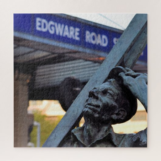 Edgeware Road Station Statue - 20x20 - 676 Stk. Puzzle (Vertikal)