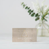 Edgy Rose Gold Triangle Logo auf Beige Holz Visitenkarte (Stehend Vorderseite)