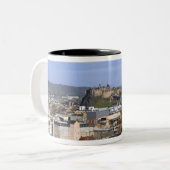Edinburgh, Schottland. Der Blick auf die zentrale Zweifarbige Tasse (Vorderseite Links)