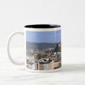 Edinburgh, Schottland. Der Blick auf die zentrale Zweifarbige Tasse (Links)