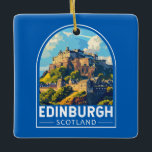 Edinburgh Schottland Reisen Art Vintag Keramikornament<br><div class="desc">Edinburgh Retrovektor-Reisedesign. Edinburgh ist Schottlands kompakte,  hügelige Hauptstadt. Es verfügt über eine mittelalterliche Altstadt und eine elegante georgianische Neustadt mit Gärten und neoklassizistischen Gebäude.</div>