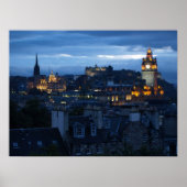Edinburgh Skyline bei Dämmerung Poster (Vorne)