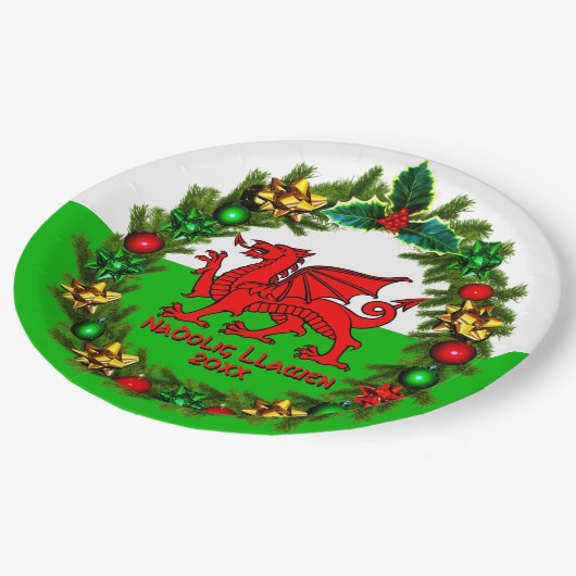 Edit Text Year Welsh Flag Red Dragon Christmas 9" Pappteller (Schrägansicht)