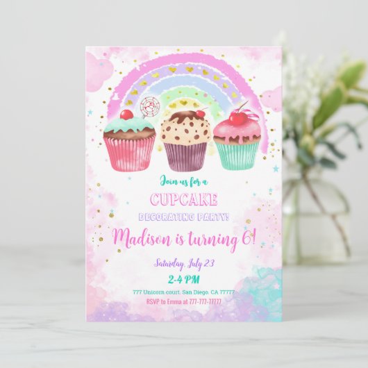 Editable Cupcake zum Geburtstag Einladung (Stehend Vorderseite)