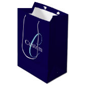 Editable Cursive Script Monogram Purplish Blue Mittlere Geschenktüte (Vorderseite Schrägansicht)