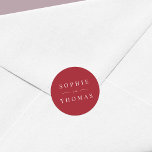 Editable Farbe Moderne klassische Hochzeit Runder Aufkleber<br><div class="desc">Dieser Hochzeitsaufkleber enthält die Namen des Ehepaares in Weiß vor einer bearbeitbaren Hintergrundfarbe; um ihn von Rot auf eine Farbe Ihrer Wahl zu ändern, klicken Sie auf den Knopf Anpassen. Personalisieren Sie es, indem Sie den Platzhalter-Text ersetzen. Für weitere Optionen, wie zum Beispiel den Schriftart zu ändern, ist es die...</div>