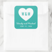 Editable Hintergrundfarbe Monogram Heart Wedding Quadratischer Aufkleber (Tasche)