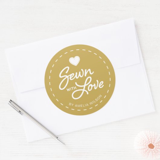 EDITABLE Hintergrundfarbe Stilvoll genäht mit Lieb Runder Aufkleber (Umschlag)