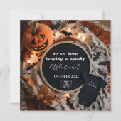 Editable lustige Halloween-Schwangerschaftsankündi Einladung (Vorderseite)