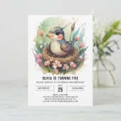 Editable Nest Bird Birthday Einladung (Stehend Vorderseite)