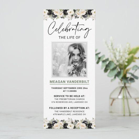 Editable Somber Digital Floral Funerite Evite Einladung (Stehend Vorderseite)