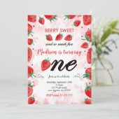 Editable Strawberry Birthday Einladung (Stehend Vorderseite)