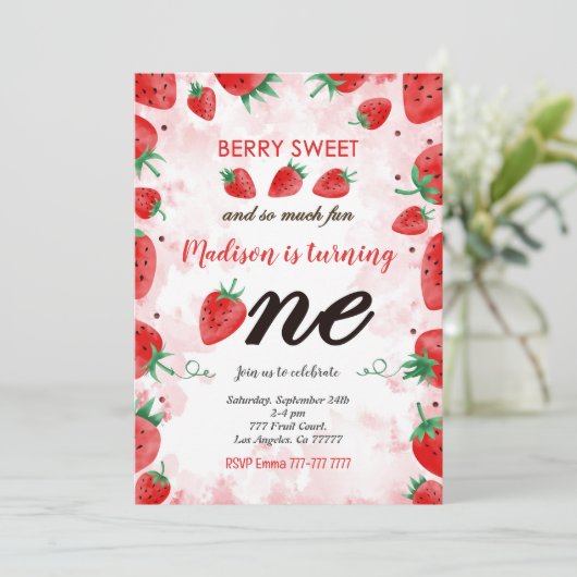 Editable Strawberry Birthday Einladung (Stehend Vorderseite)