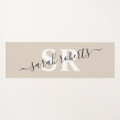 Editierbare berufliche Monogramm-Bezeichnung beige Yogamatte (Vorderseite (Horizontal))