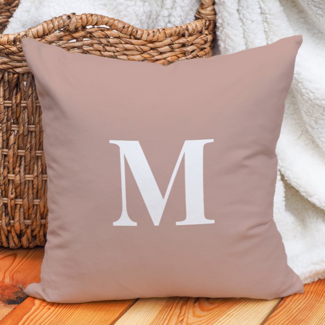 Editierbare Farbe Rosa Weißes Monogramm Kissen (Editable Color Blush Pink White Monogram Throw Pillow)