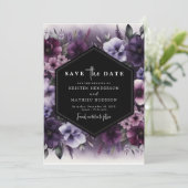 Editierbare Typografie Lila Blumenhochzeit Save The Date (Stehend Vorderseite)
