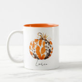 Editierbarer Name Niedlich Orange Pumpkin Harvest Zweifarbige Tasse (Links)
