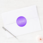 Editierbares Lila Violet Ombre & White Text Script Runder Aufkleber (Umschlag)
