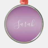 Editierbares Soft Mauve Ombre & White Text Script Ornament Aus Metall (Vorne)