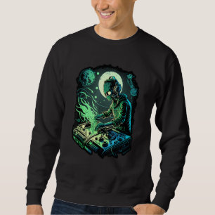 EDM-Alien-Rave-Astronaut-Alien-DJ-Alien-DJing in S Sweatshirt