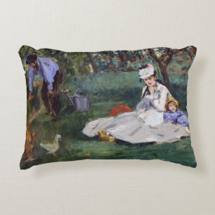 Edouard Manet - Die Familie Monet in ihrem Garten Dekokissen