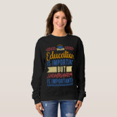 Education is Important But Snowboarding is Importa Sweatshirt (Vorne ganz)