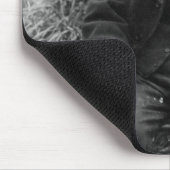 Edward Bingham, der ein seines Schlosses hält Mousepad (Ecke)