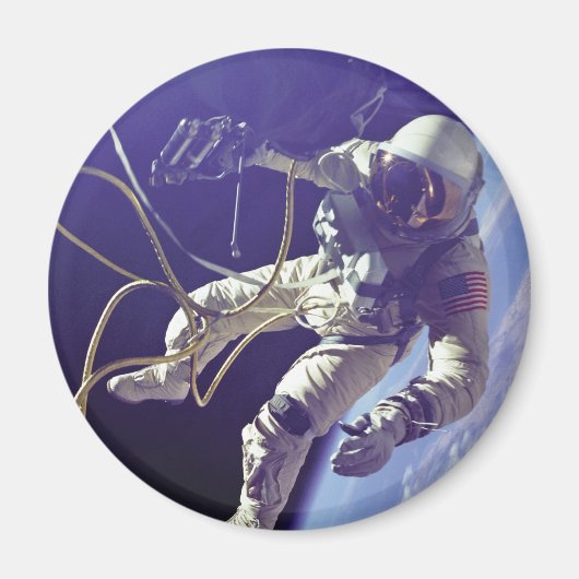 Edward H. White, erste amerikanische Walker NASA Magnet (Vorne)