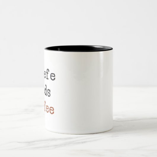 Eel Jefe braucht Kaffee Zweifarbige Tasse (Mittel)