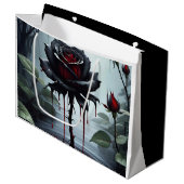 Eerie Black Rose Große Geschenktüte (Vorderseite Schrägansicht)