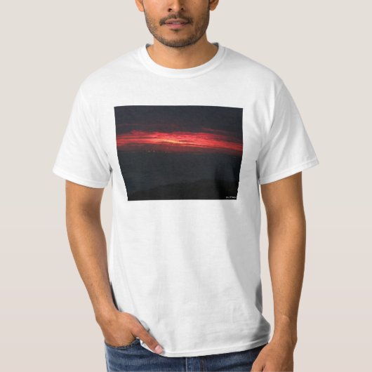 Eerie But Beautiful Sunset T-Shirt (Vorderseite)