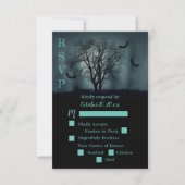 Eerie Tree Bats Halloween Wedding RSVP Karte (Vorderseite)